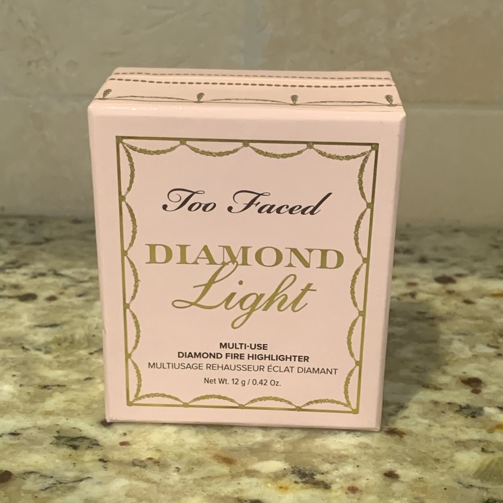 Too Faced Diamond Light Highlighter in Diamond Fire